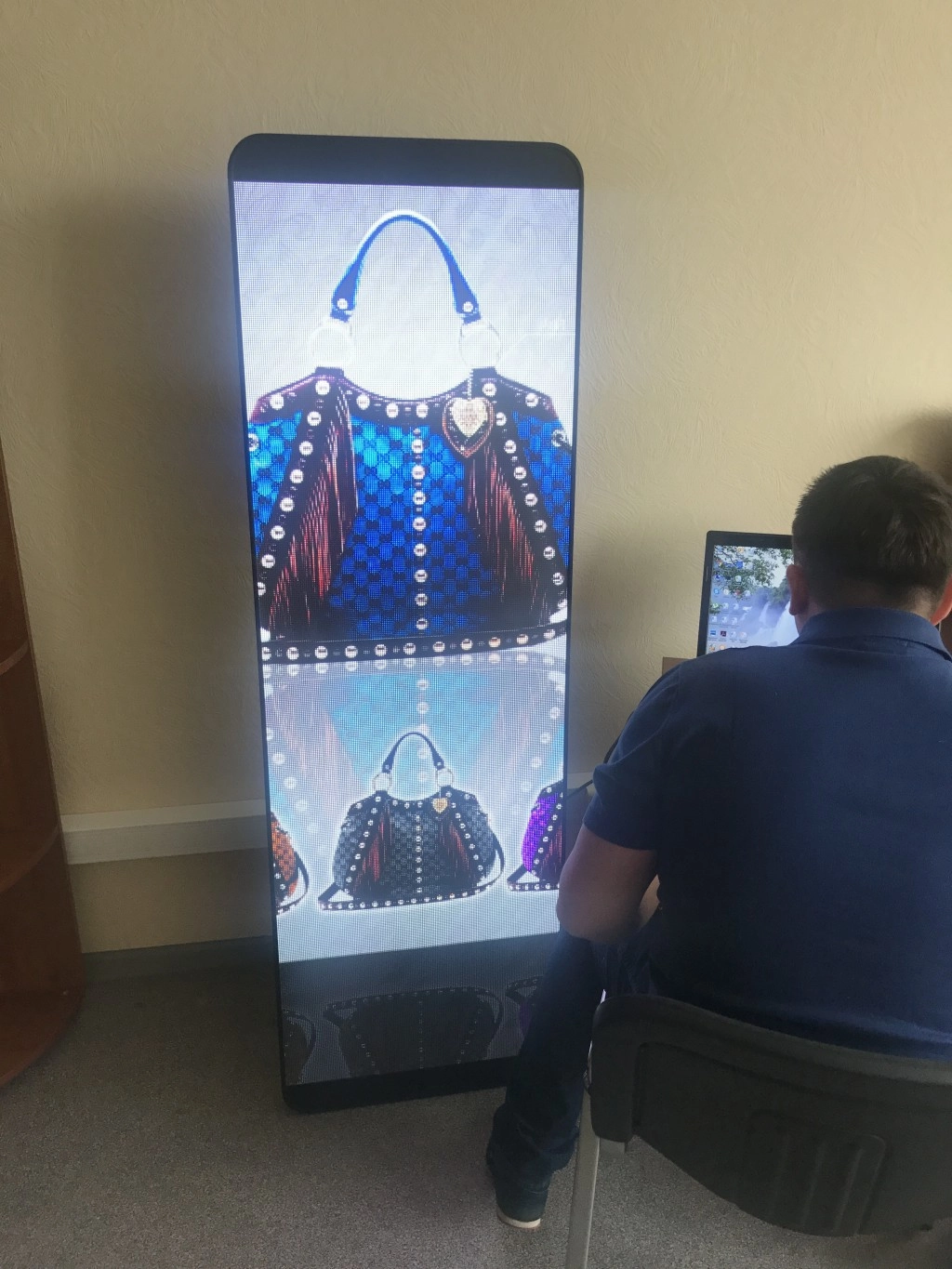 led display for retail usage