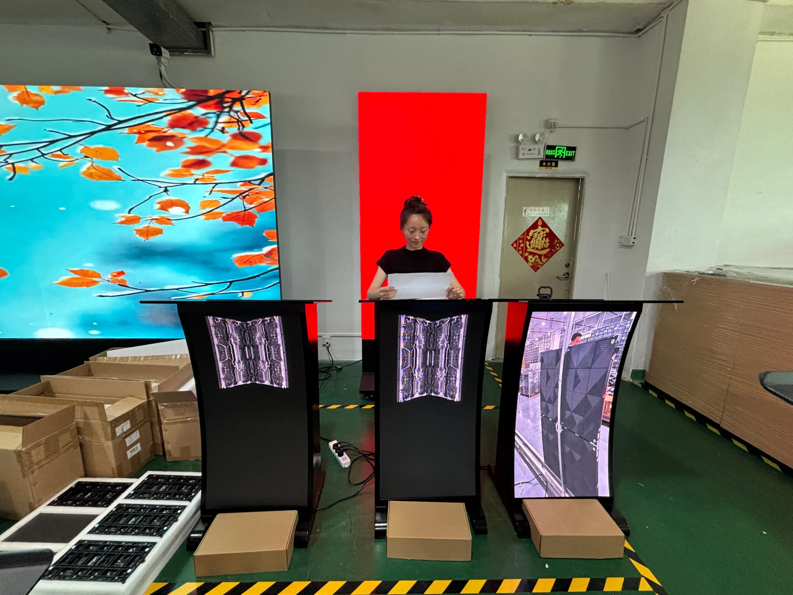 one person stand front of the portable led podium