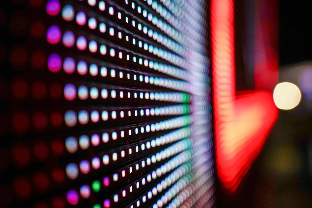 Led panel with a red arrow. - led wall studio news