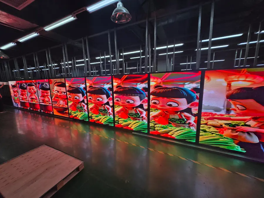 best outdoor led display P2.9 customized front serivce.