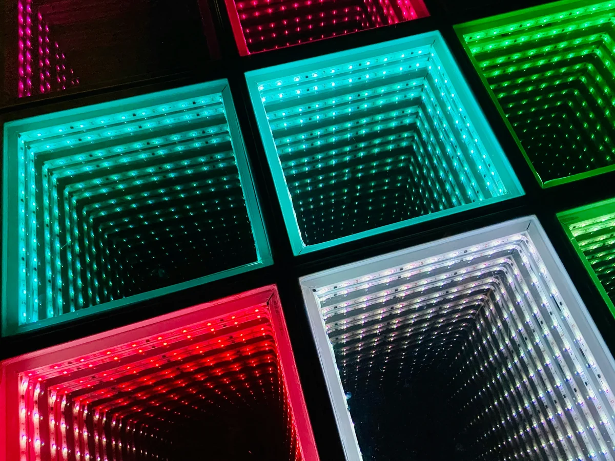 green and red glass panel - flexible led