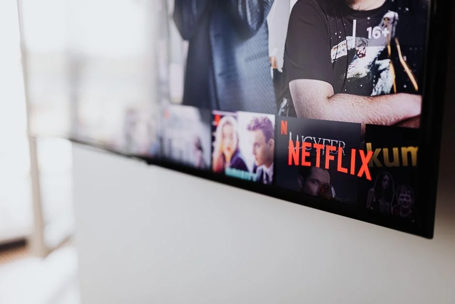 Selective focus of a Netflix screen on a smart TV in an indoor setting. - 32 inch led screen price