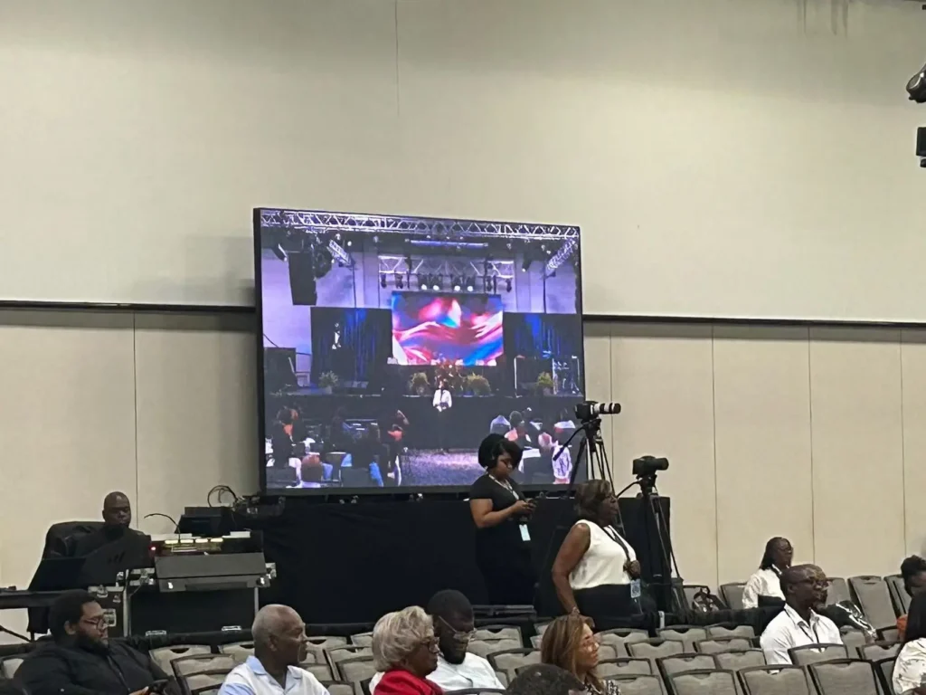 6 units led banner used on the meeting conference.