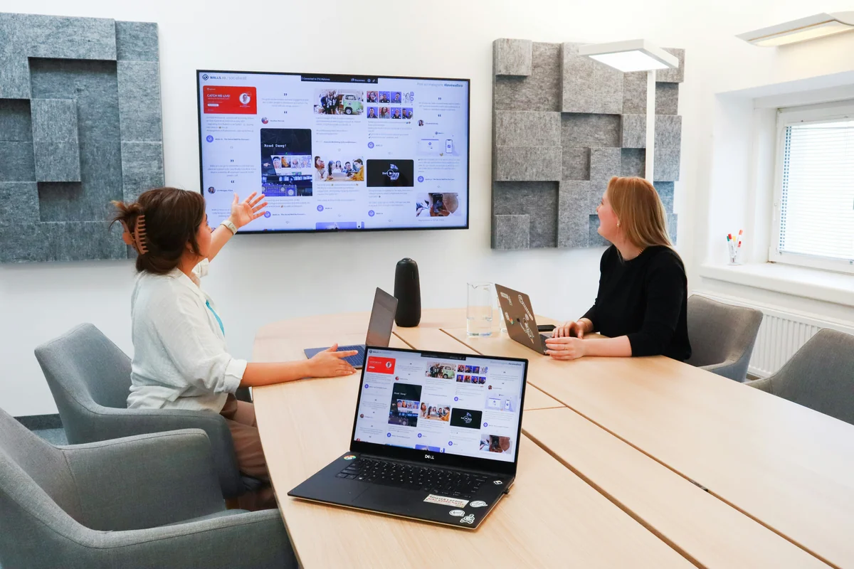 Projection on wall vs screen: 15 : Which setup works best? - projection on wall vs screen